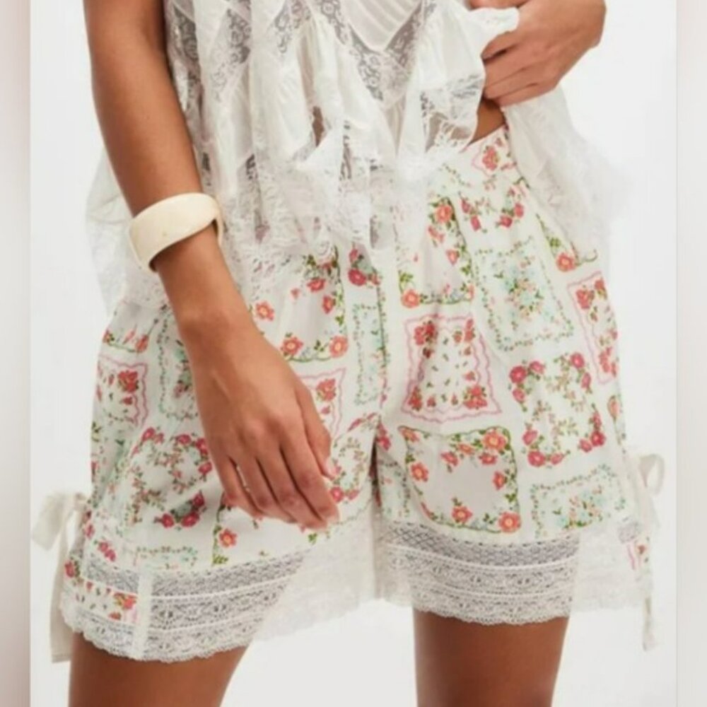 Free People Blooming Lace Ivory‎ Floral Patchwork Lace Trim Shorts Size 4 - NEW - Picture 3 of 12